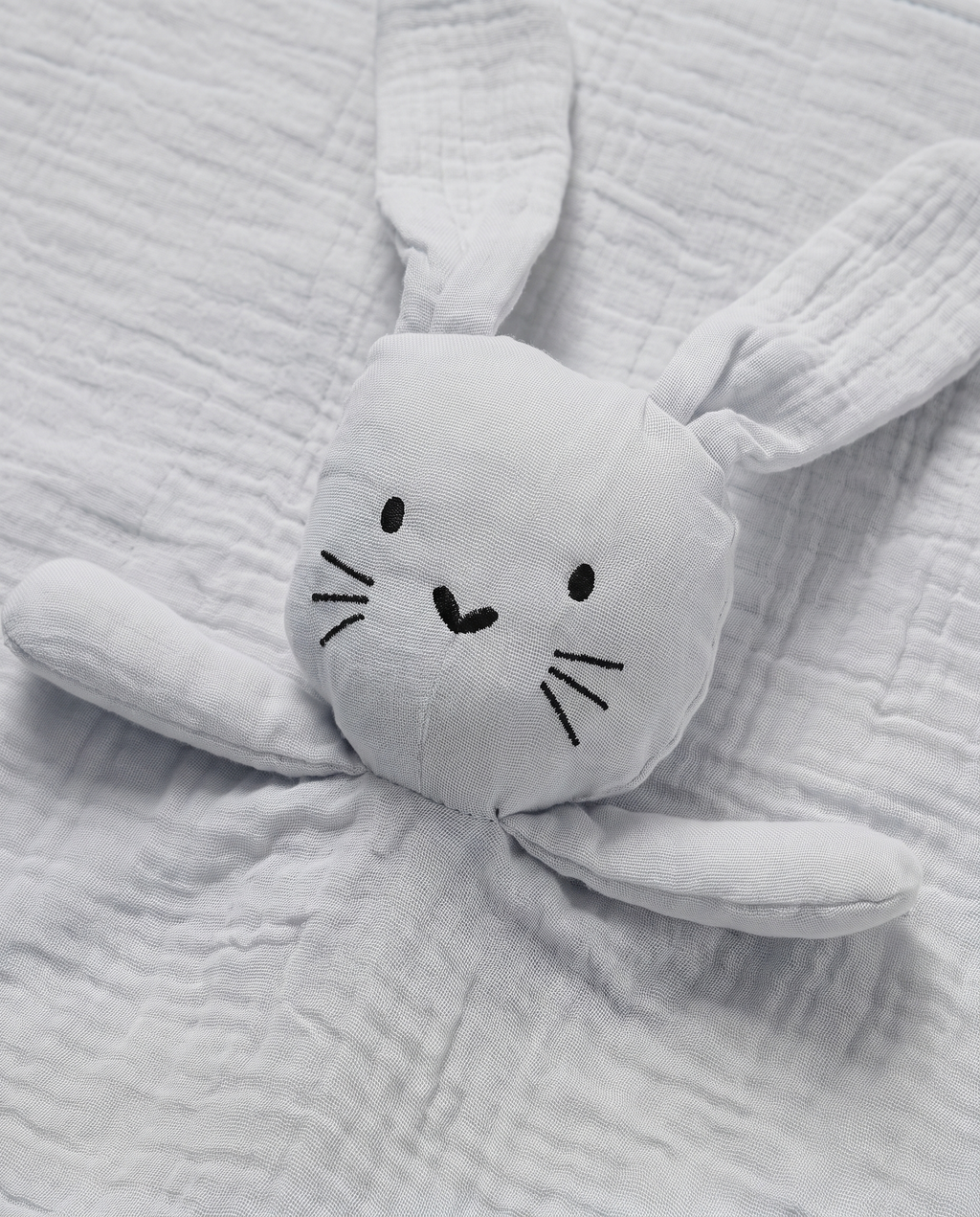 doudou lapin visage brodé détail bleu perle le timide