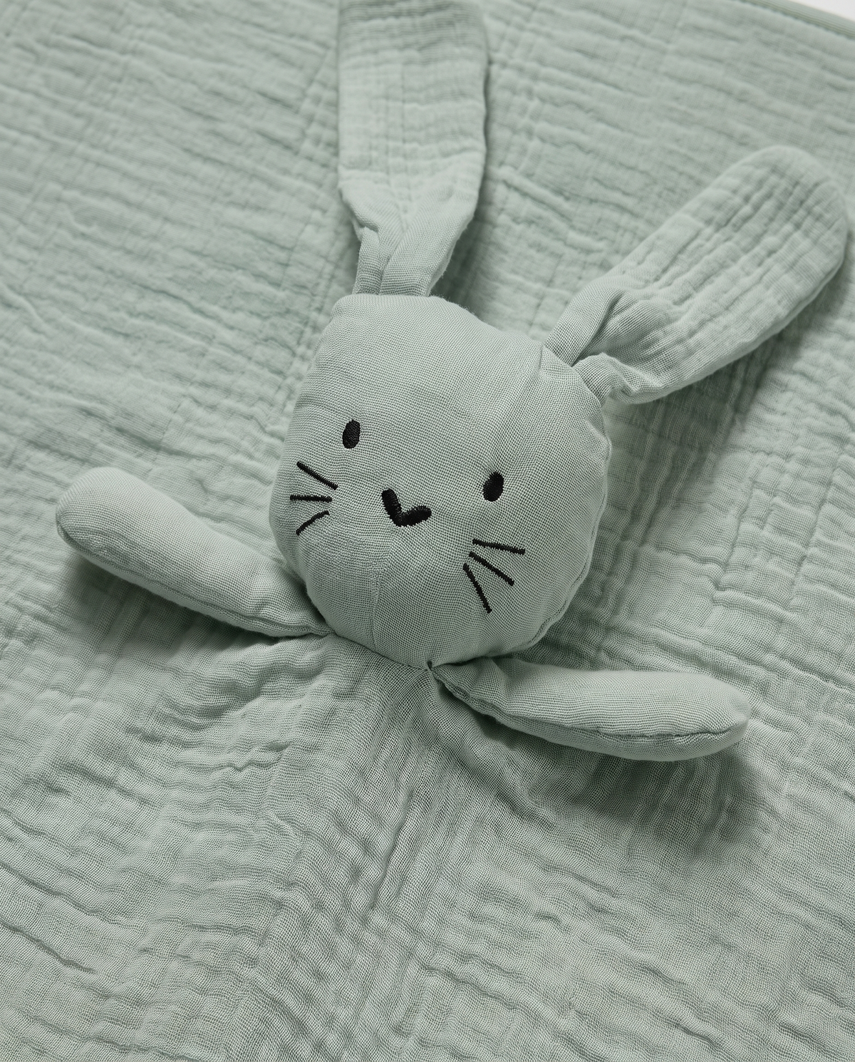 doudou lapin visage brodé détail bleu huile le discret